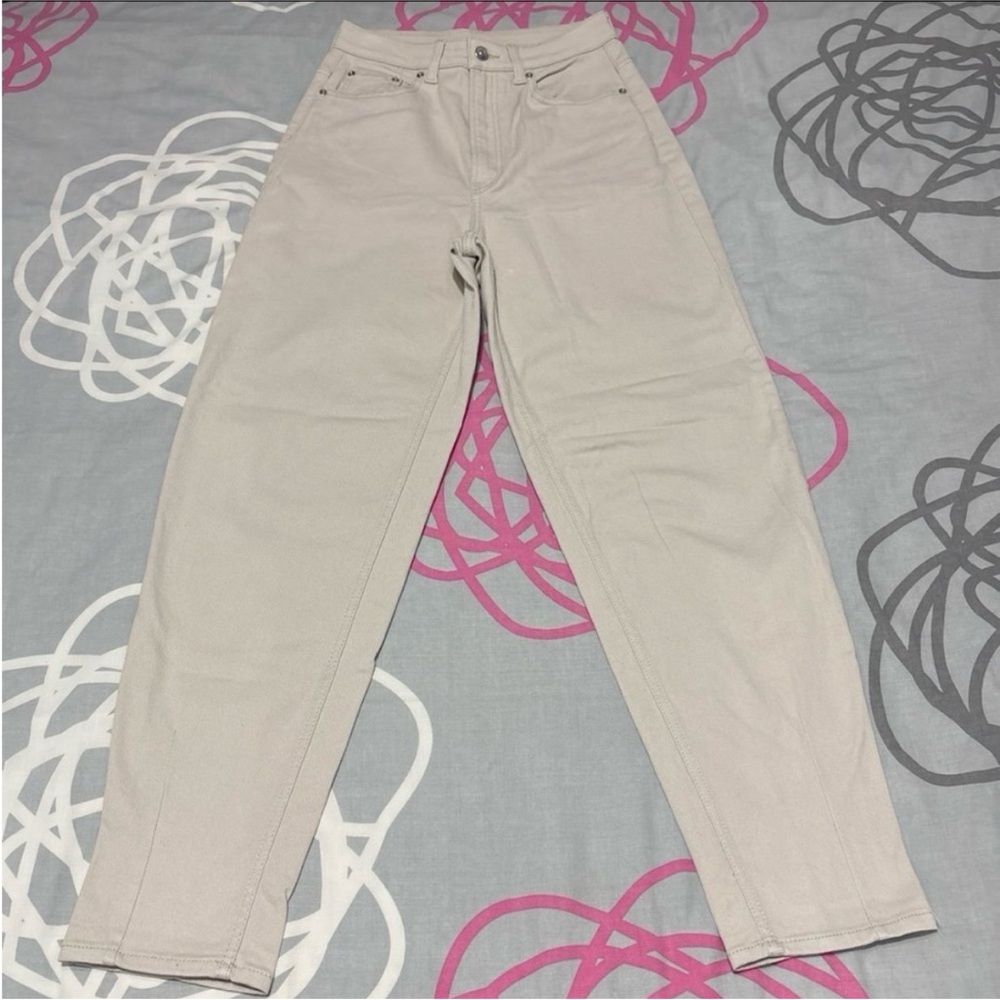 H&M High-Rise Beige Mom Jeans